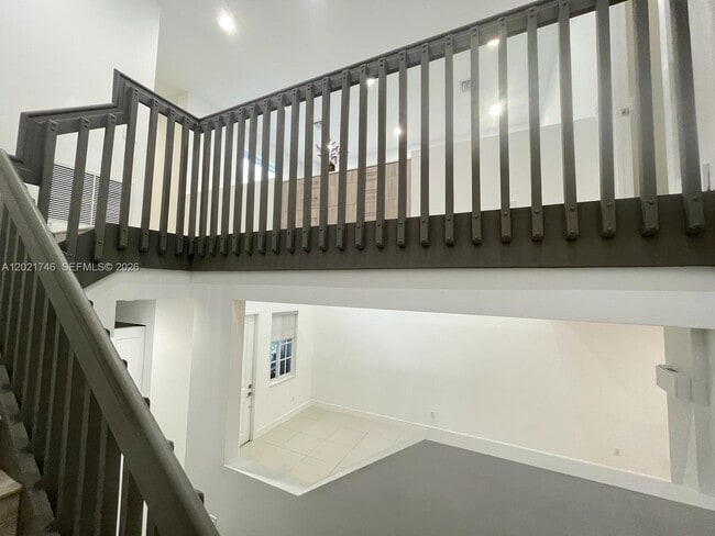 Building Photo - 170 S E 7th Way