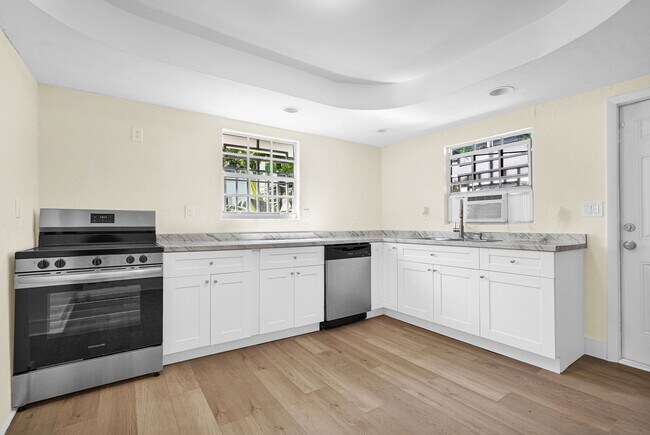 Building Photo - 511 NW 44th St