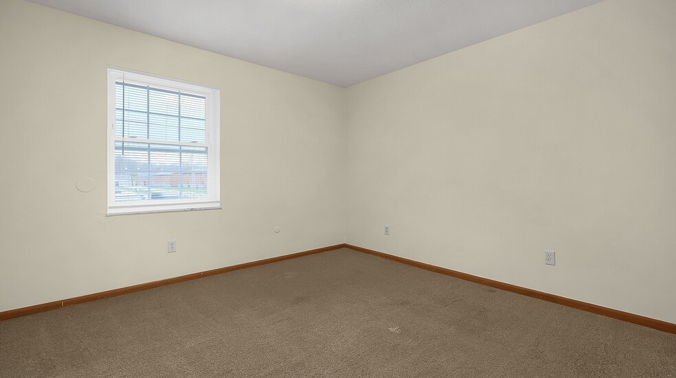 Building Photo - 3042 Sandridge Ave