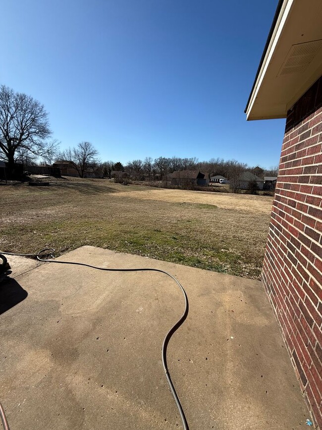 Building Photo - 1028 Ollie Dr. Van Buren, AR 72956