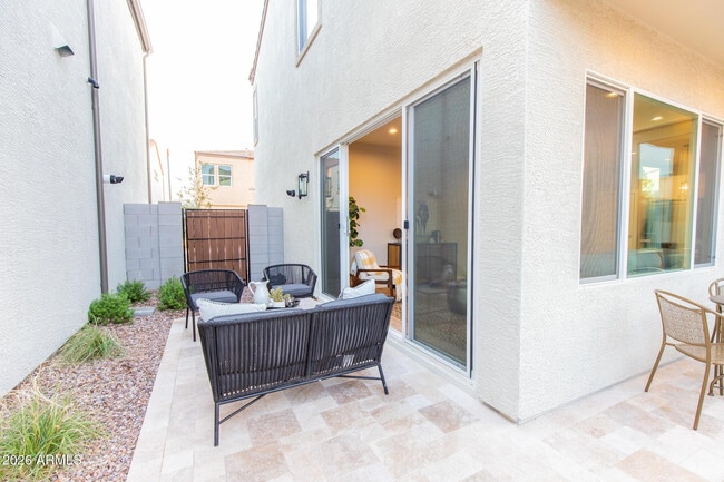 Building Photo - 3726 E Flower St