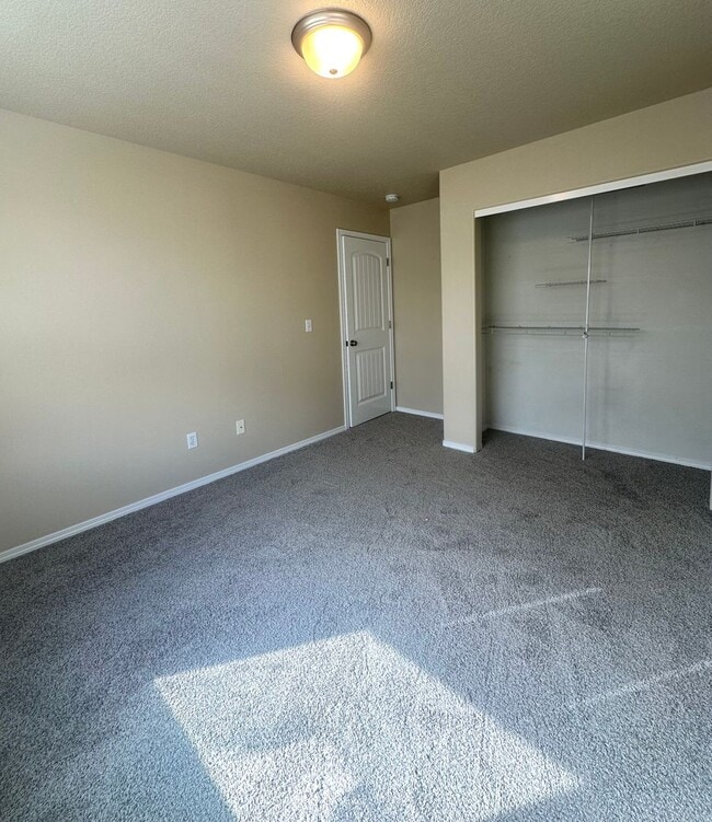 Building Photo - 3 Bed Minutes from Old Mill – Fenced Yard,...