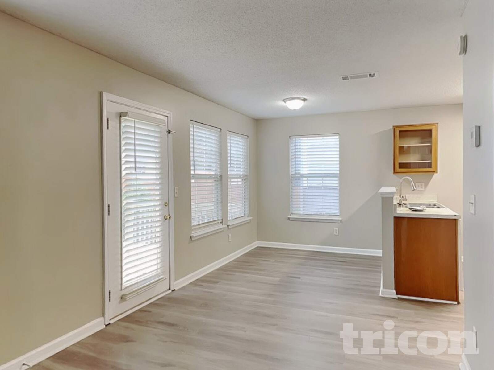 Building Photo - 3740 Longview Dr