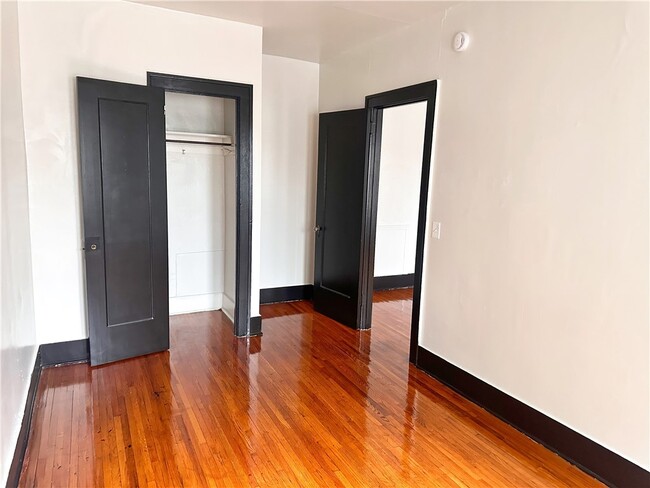 Building Photo - 401 Ridgeway Ave