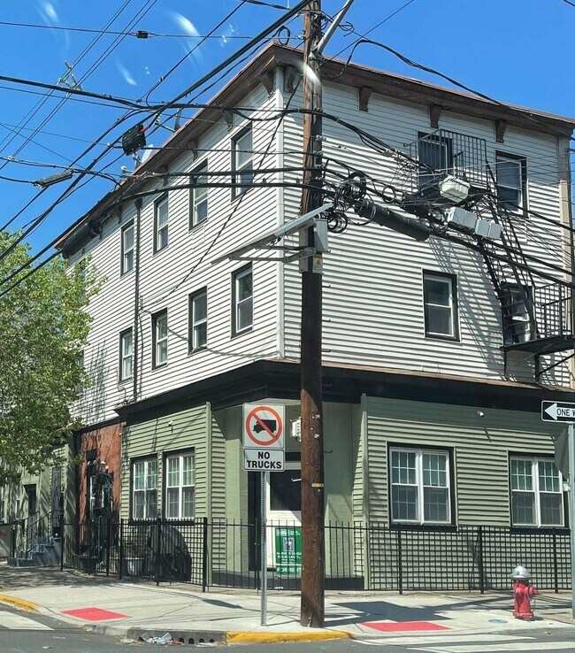 Building Photo - 119 Brunswick St