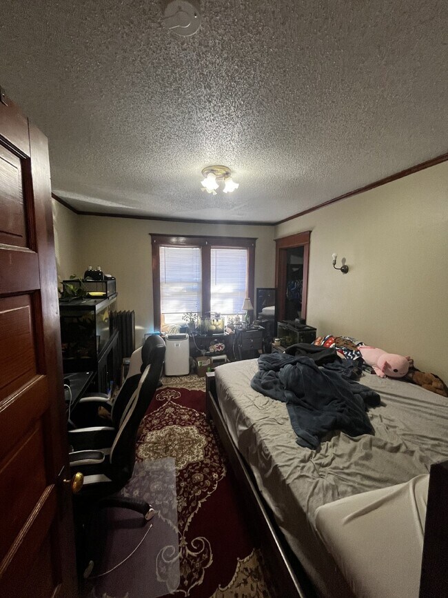 Building Photo - Cozy 4 Bed 1 Bath near UWEC!