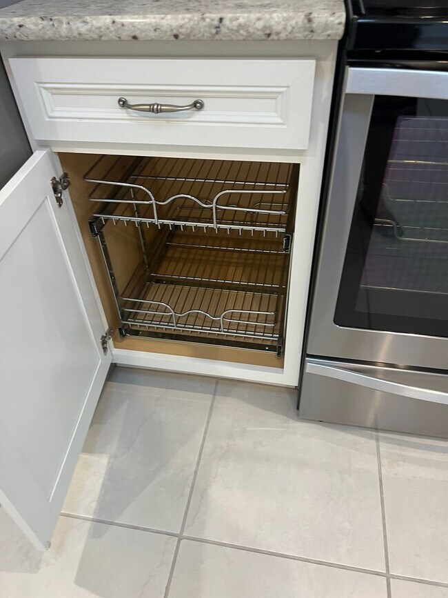 Building Photo - 2 bedroom, 2 bathroom attached villa home in Islandwalk!