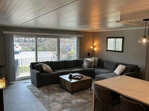 Building Photo - 2 bedroom in Naperville IL 60563