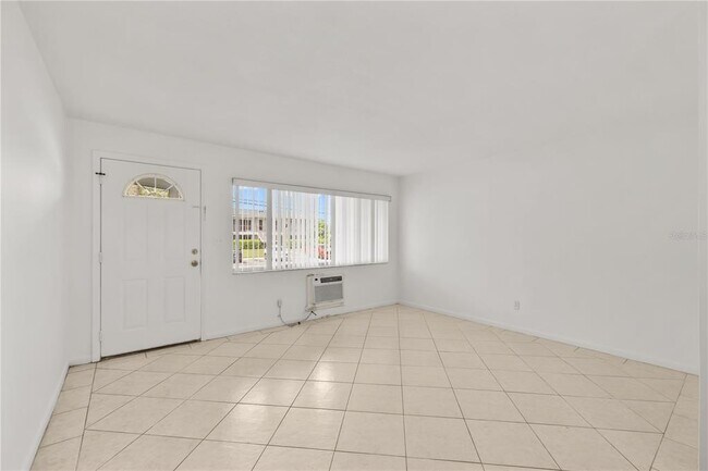 Building Photo - 2353 Shelley St