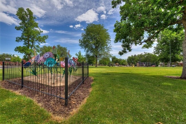 Building Photo - AVAILABLE SEPTEMBER! Unbeatable Sunnyside ...
