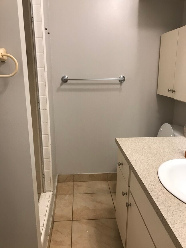 Building Photo - 2873 S King St