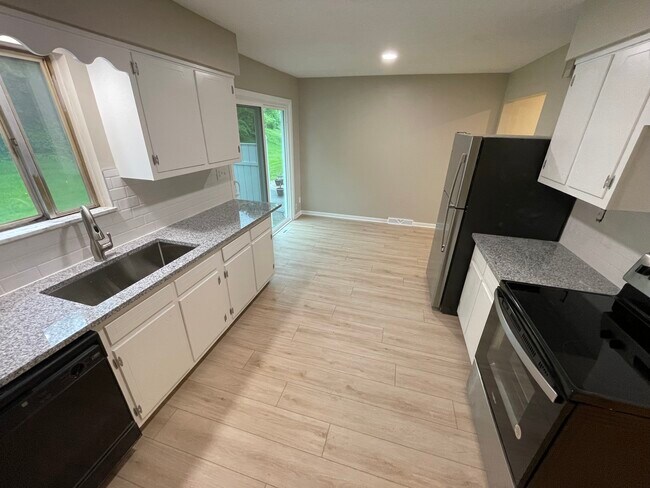 Building Photo - 2598 Chamberlain Rd