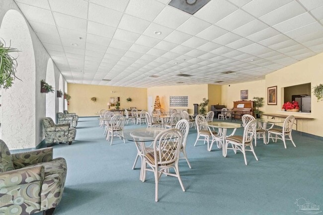 Building Photo - 224 E Garden St