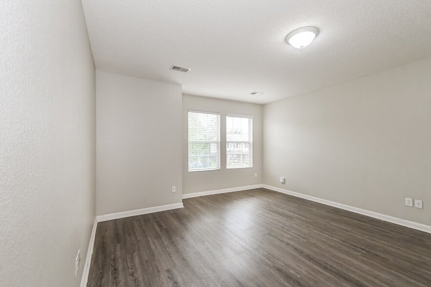 Building Photo - 2500 Boxford Ln