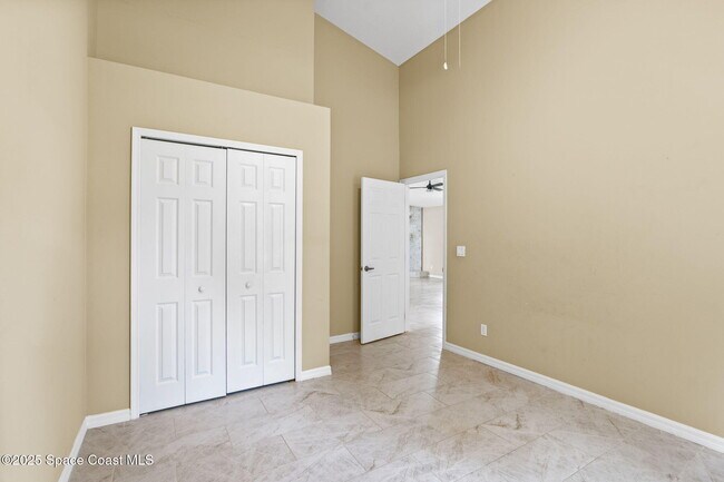 Building Photo - 475 Buttonwood Dr