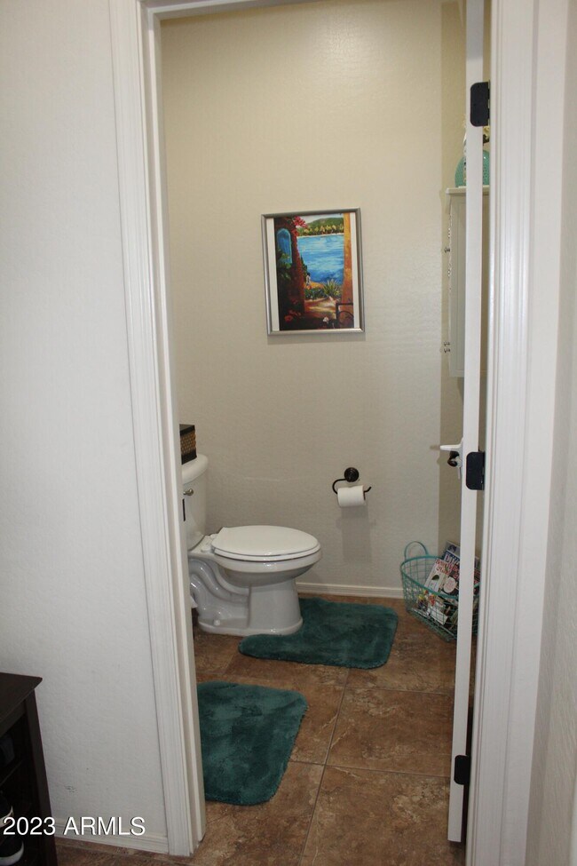 Building Photo - 3457 S Swan Dr