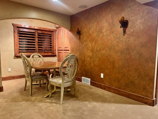 Building Photo - 982 4000 N