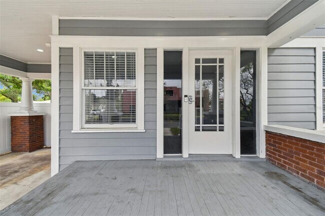 Building Photo - 6810 N Navin Ave
