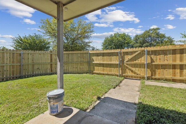 Building Photo - 2410 Lido Ln