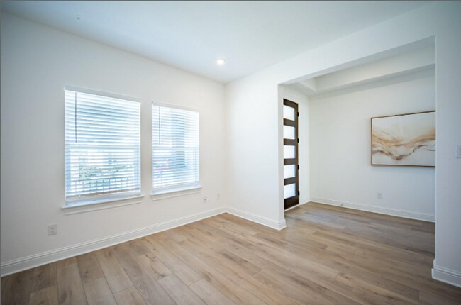 Building Photo - 1040 Villa Rialto View