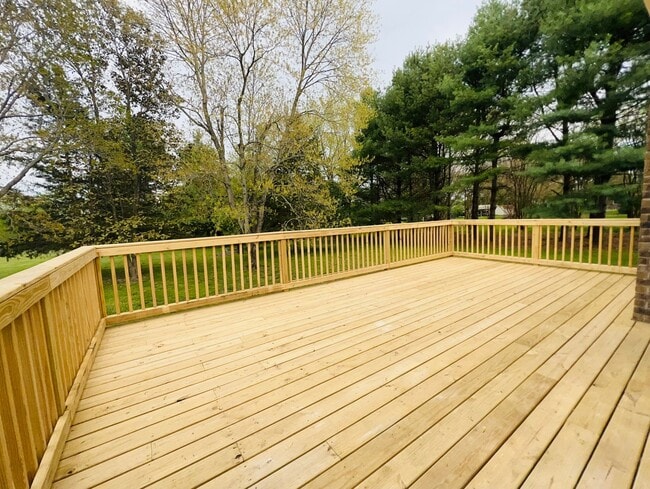 Building Photo - Newly Renovated Home on Quiet Neighborhood