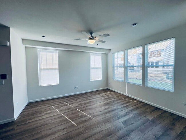 Building Photo - 5935 Hawkweed Dr