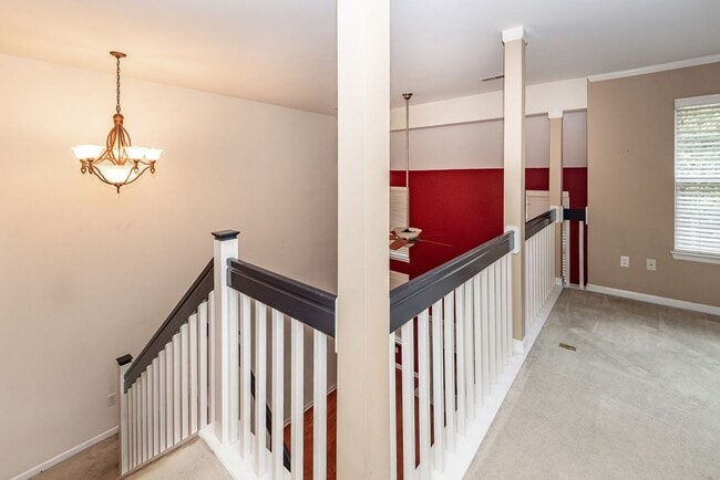 Building Photo - 3 Bedroom 3 Bath Townhome in Persimmon Hil...
