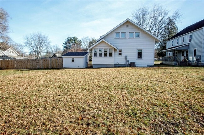Building Photo - Single Family Home - 4+ Bedroom | 2 Bath