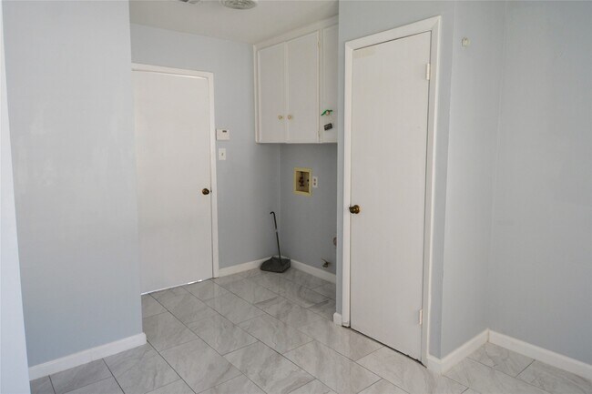 Building Photo - 6707 Las Brisas Dr