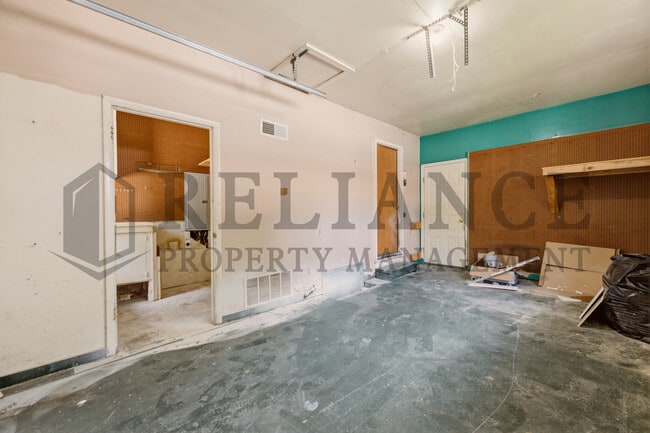 Building Photo - 9923 W Binter Ln