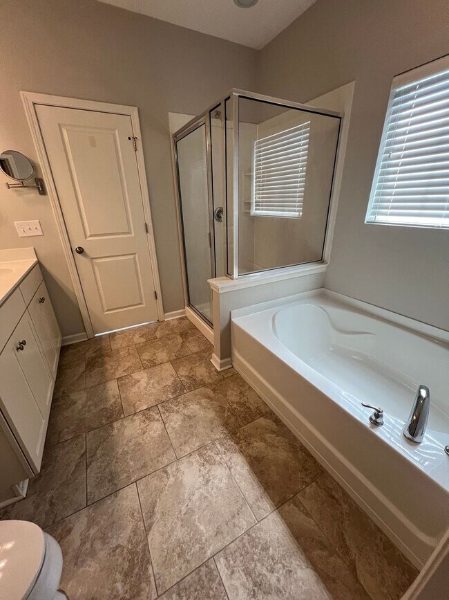 Building Photo - Large 3BR, 2BA in Windsor Plantation