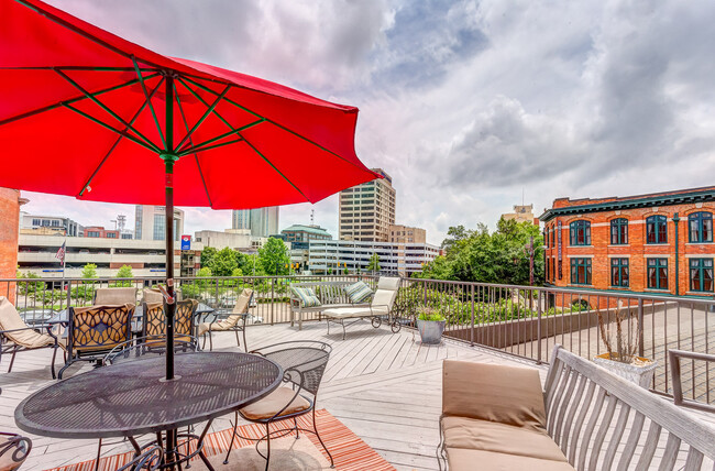 Building Photo - 246 N Court St