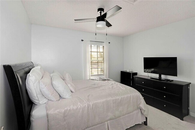 Building Photo - 2232 SW 120th Ave