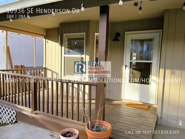 Building Photo - 10936 SE Henderson Dr
