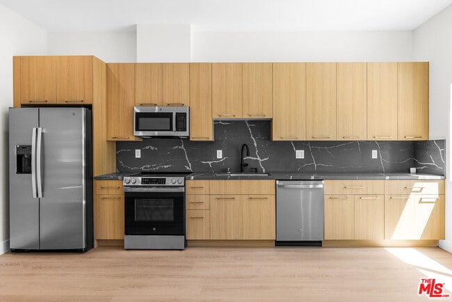 Building Photo - 5127 Don Pio Dr