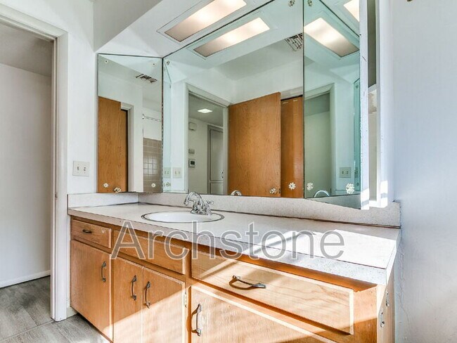 Building Photo - 4506 NW 26th St