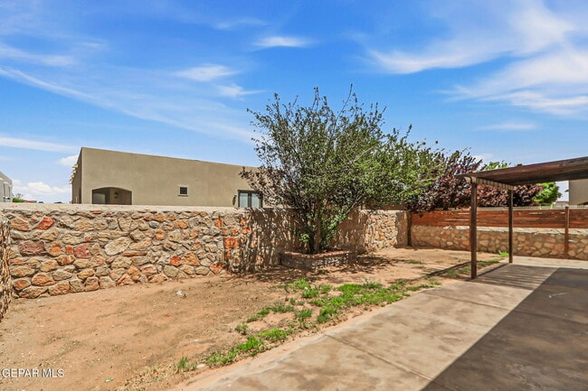 Building Photo - 2120 Honour Point Pl