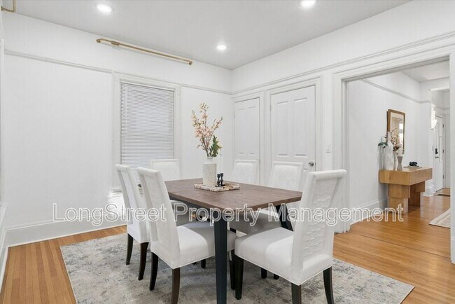 Building Photo - 2338 NW Hoyt St