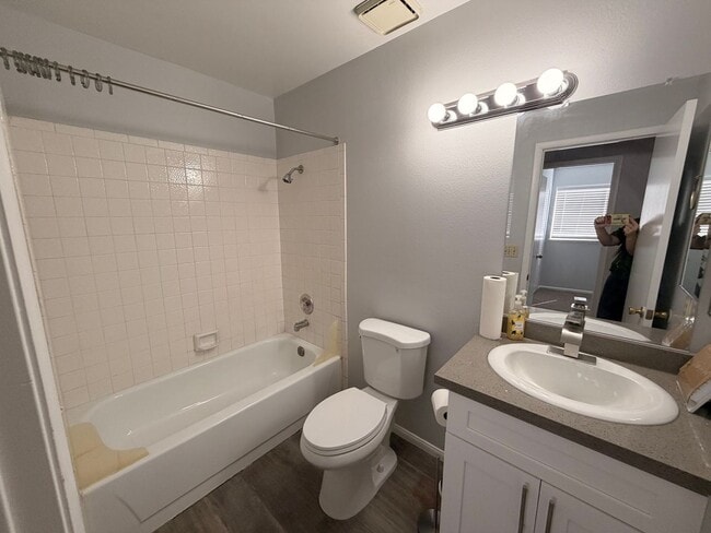 Building Photo - Welcome to this charming single-story home located in the Sunrise Manor!