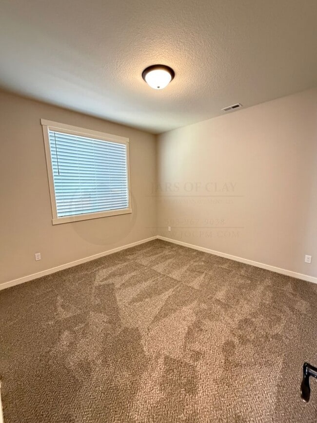 Building Photo - Great Location- Great Single Level House-  Don't Miss this!!!