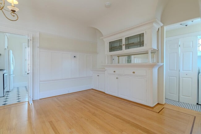 Building Photo - 364 Cypress Ave