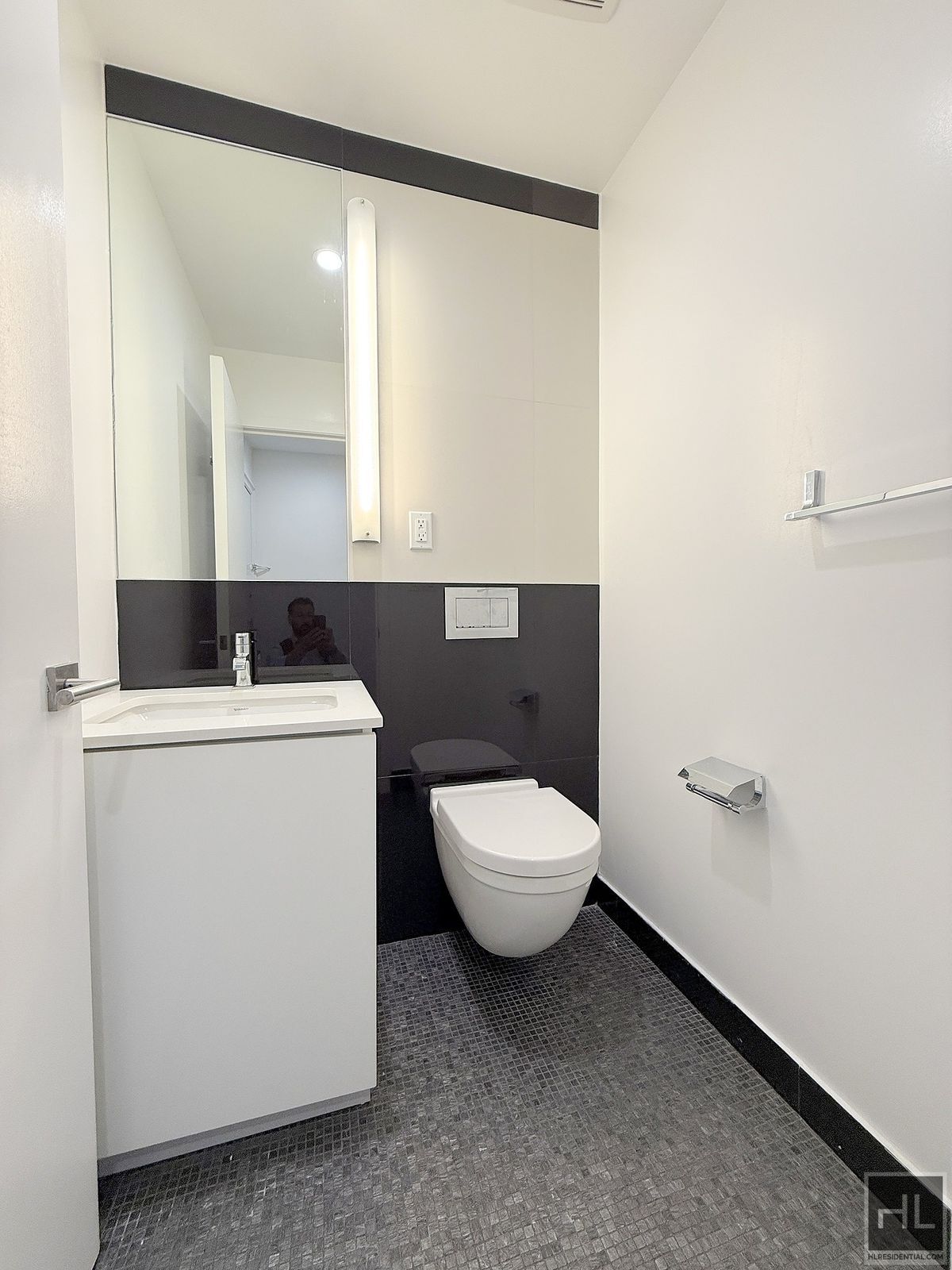 Building Photo - 666 West End Ave