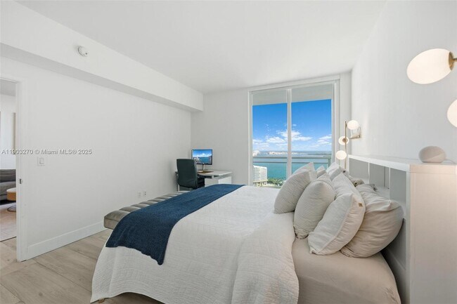 Building Photo - 951 Brickell Ave