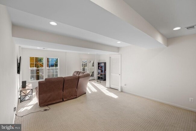 Building Photo - 12 Popes Creek Ln