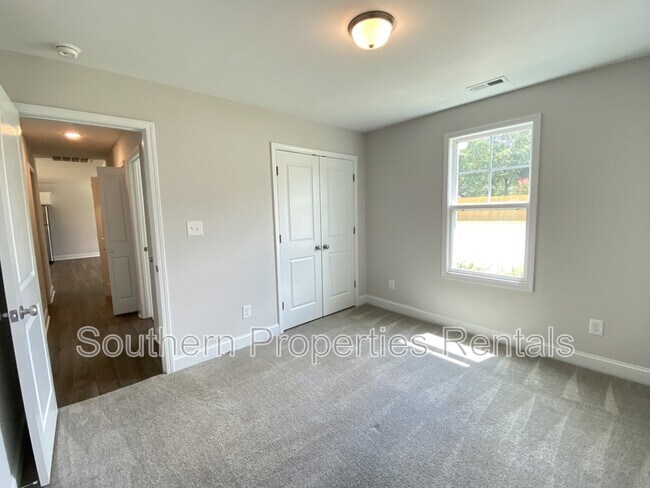 Building Photo - 529 Hamlet Dr