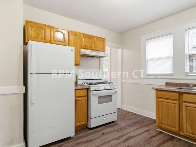 Building Photo - Court 48-2