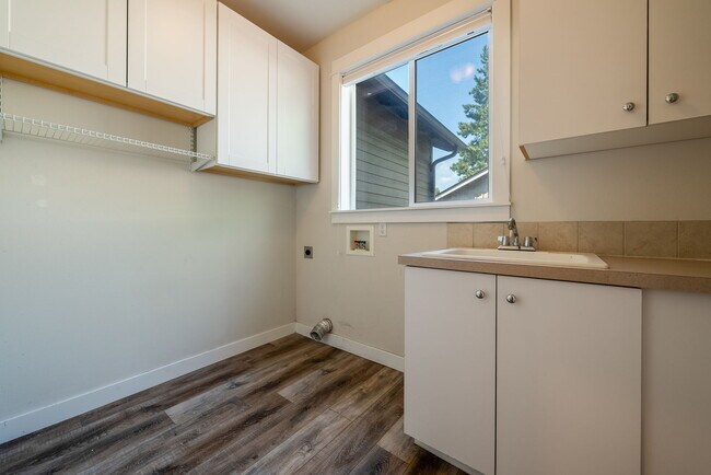 Building Photo - 2956 NW Chardonnay Ln