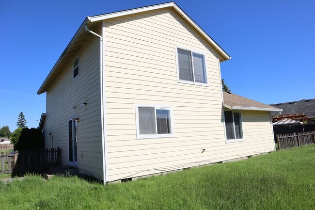 Building Photo - 114 SW 14th Cir