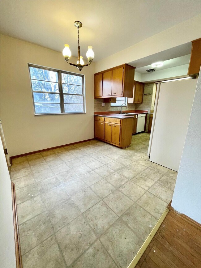 Building Photo - 4120 Shirley Dr