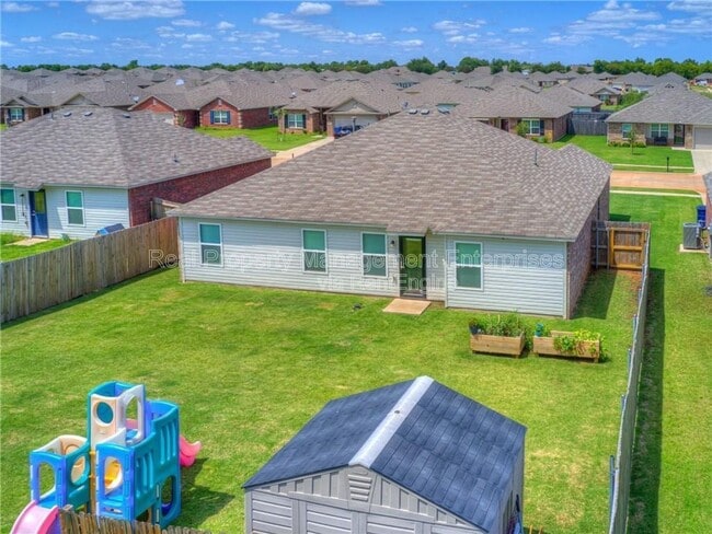 Building Photo - 1912 Autumn Way